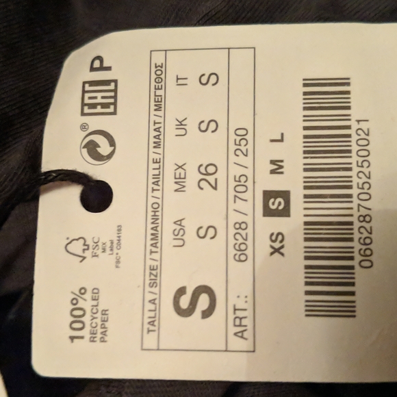 Stradivarius T-shirt - Picture 4 of 8